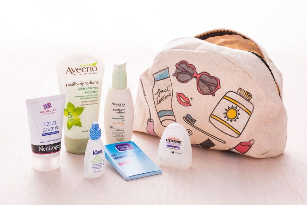 0-B-J_J_Toiletry_Bag-WITHITEMS