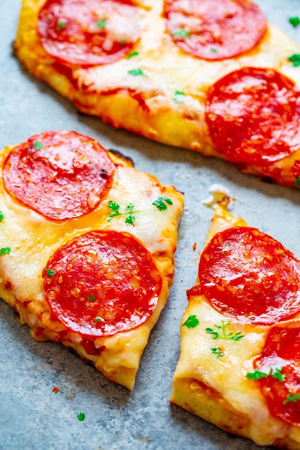 10-Minute Grilled Pepperoni Naan Pizza