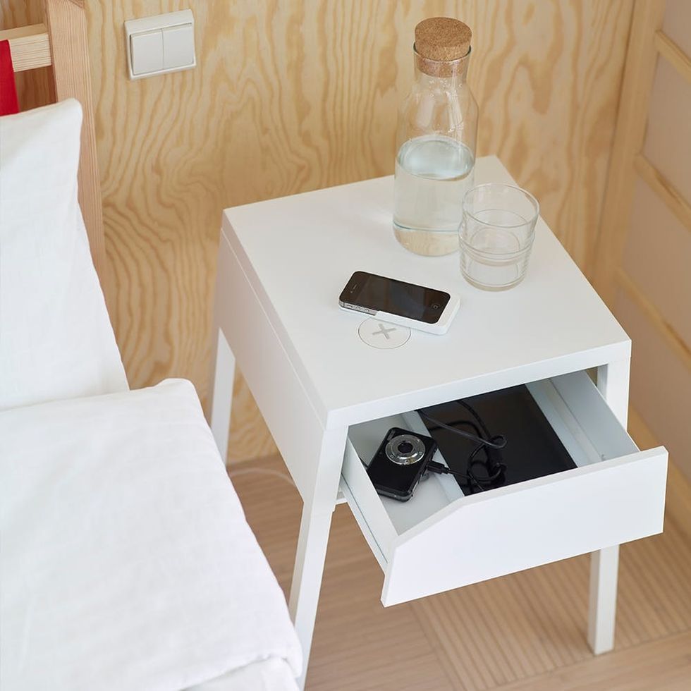 10_simplifyNightstand