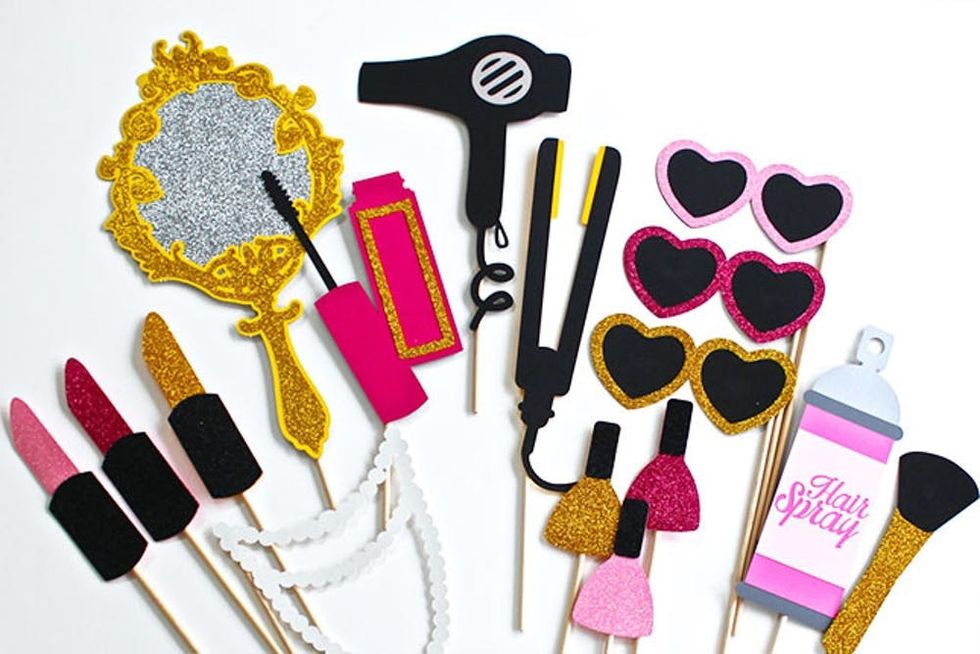 11-beauty-birthday-party-photo-booth-props