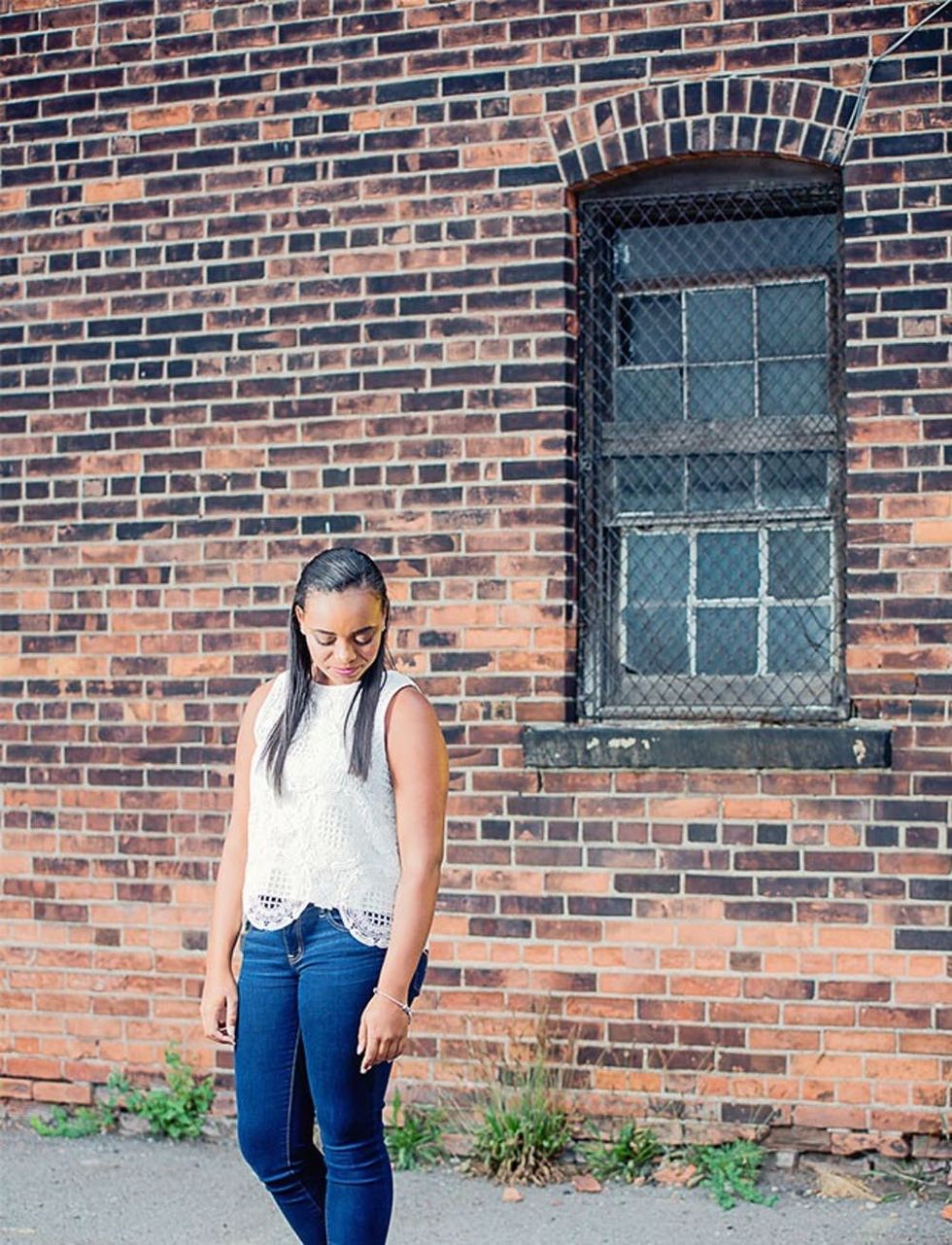 11-senior-pictures-brick-wall