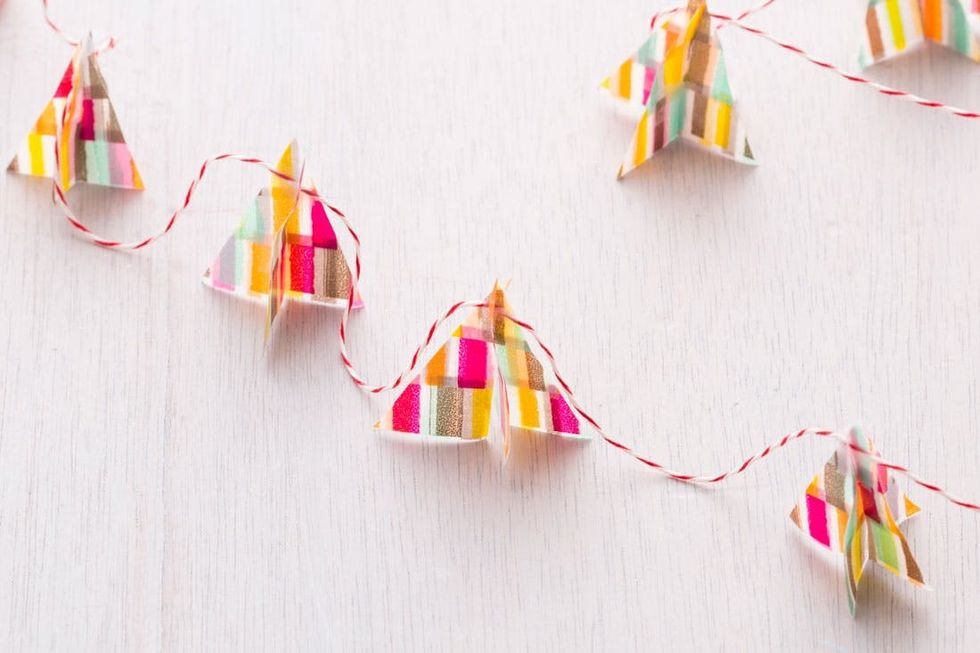 17-DIY-Garlands-3D-Triangles