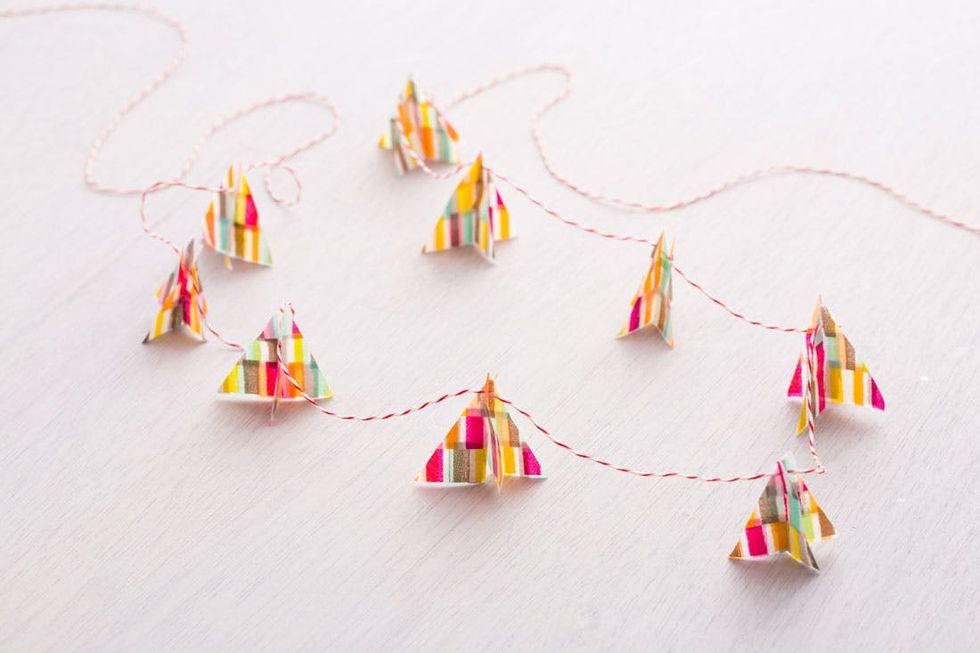 19-DIY-Garlands-3D-Triangles