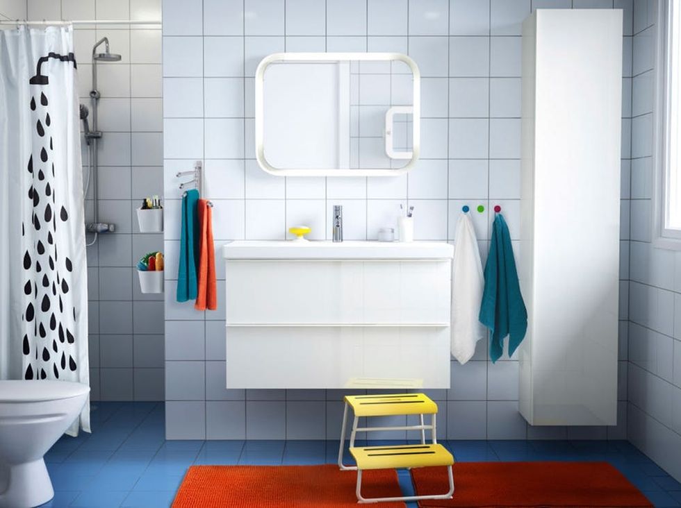 2-Colorful-Bathroom
