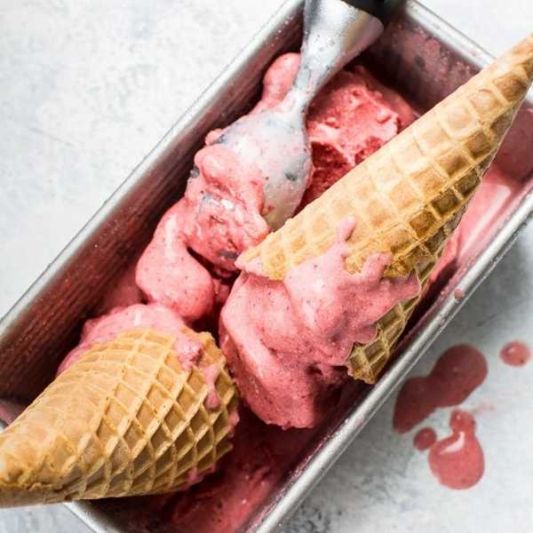 2-Ingredient Vegan Strawberry Ice Cream