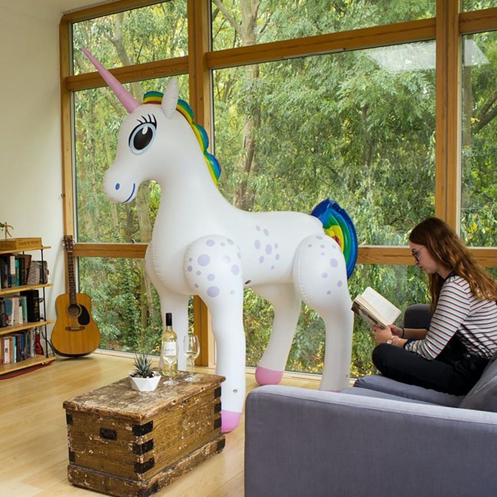20-giant-inflatable-unicorn_33714