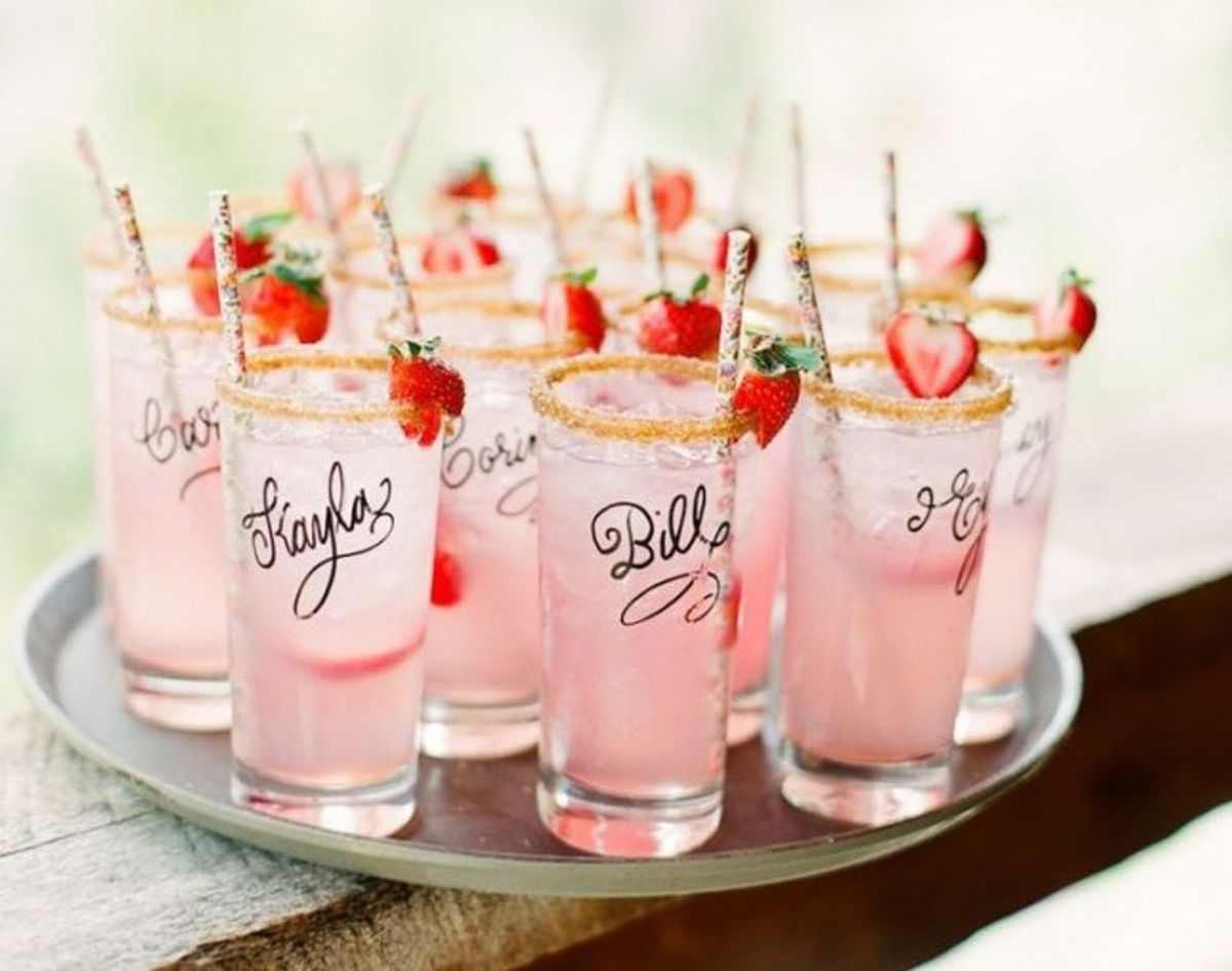 2022 wedding ideas include personalized cocktail glasses 