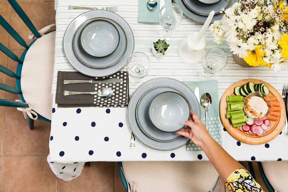 3-1-Table-Setting-Hand