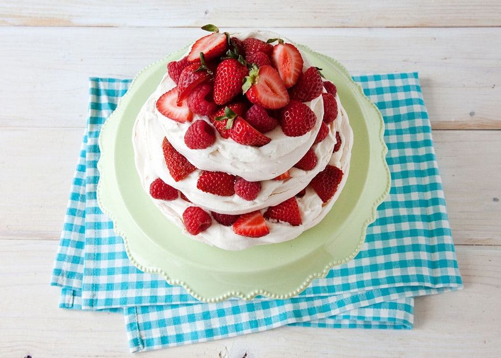 3-Layer Pavlova Berry Cake Recipe