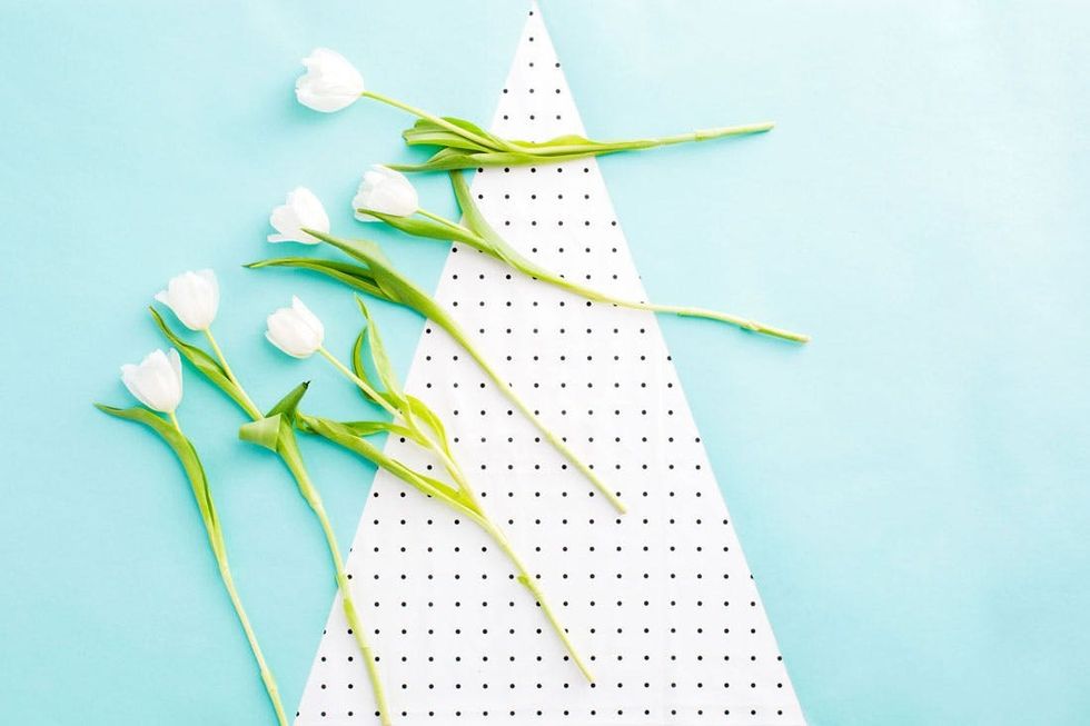 9-Desktop-WhiteTulips2