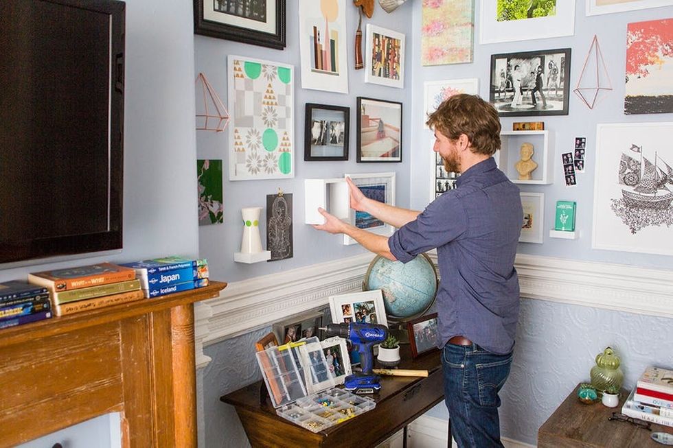 9-GalleryWall-Dave-Shelves