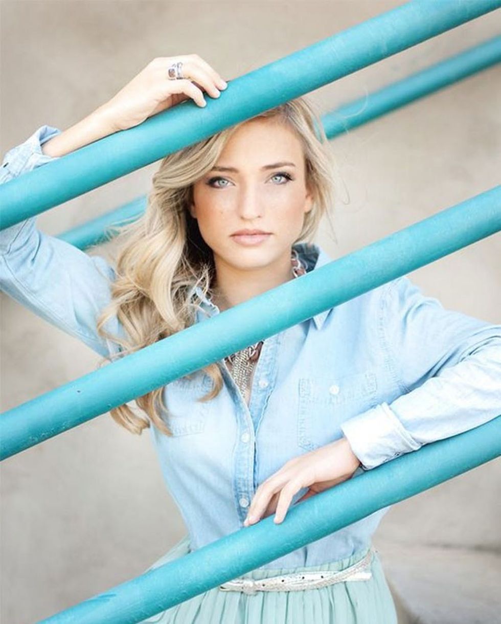 9-senior-pictures-colorful-stairs