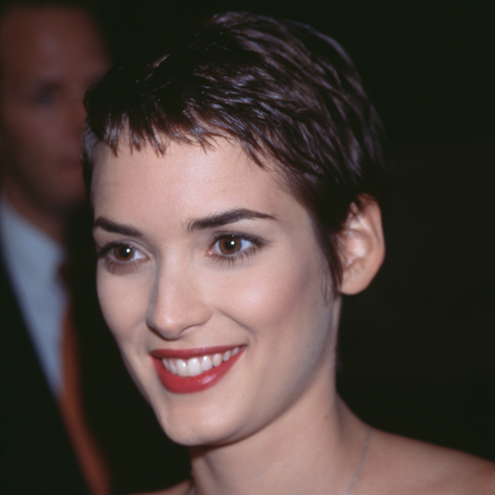90s makeup look cherry red lipstick winona ryder
