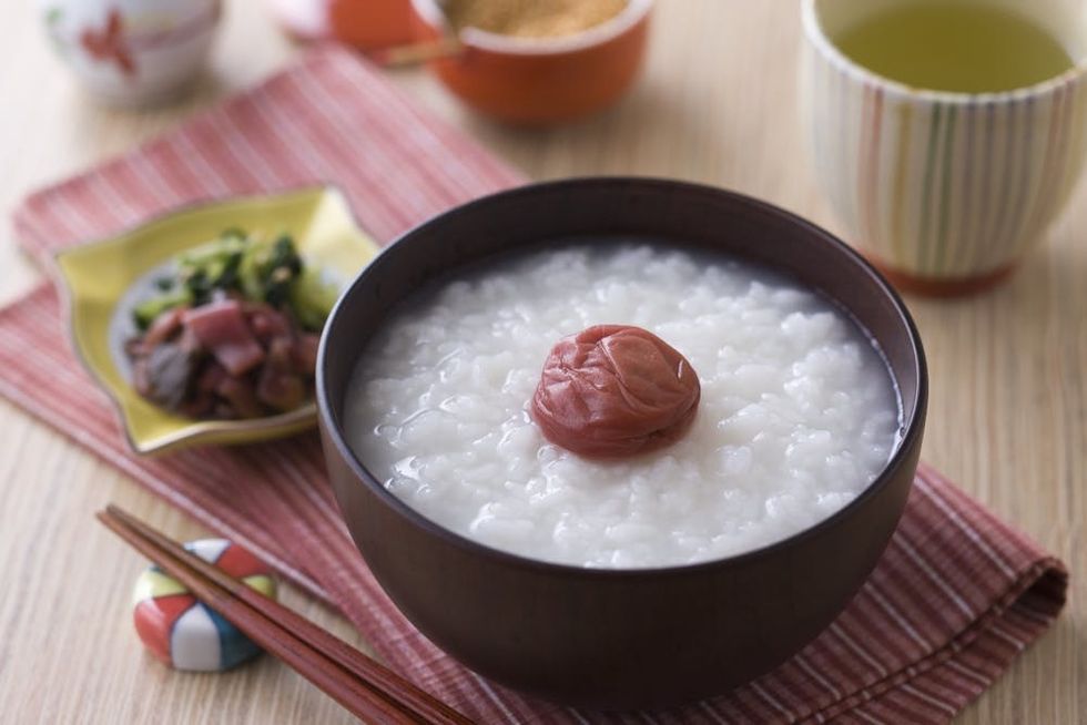 A bowl of onyaku sits on a table