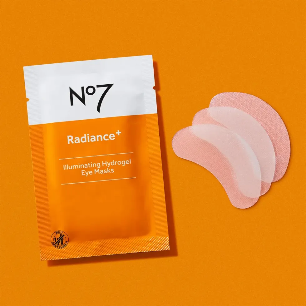 A packet of N7 Radiance+ eye masks sits next to 3 patches.