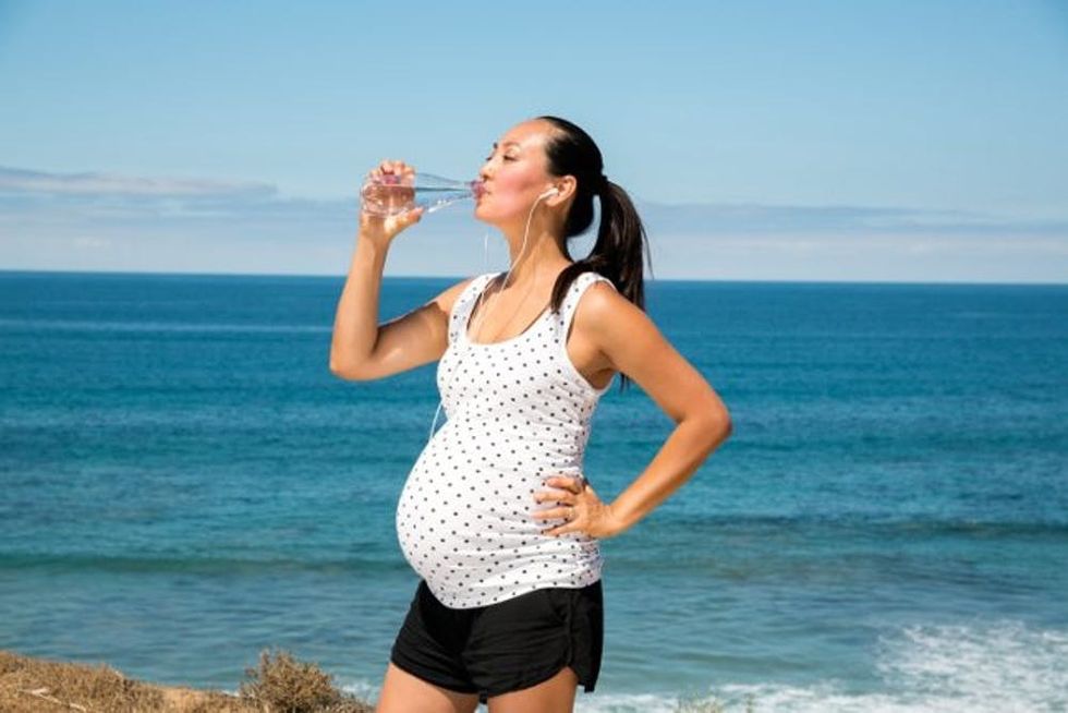 8 Tips to Enjoy a Beach Vacation While You’re Pregnant Brit + Co
