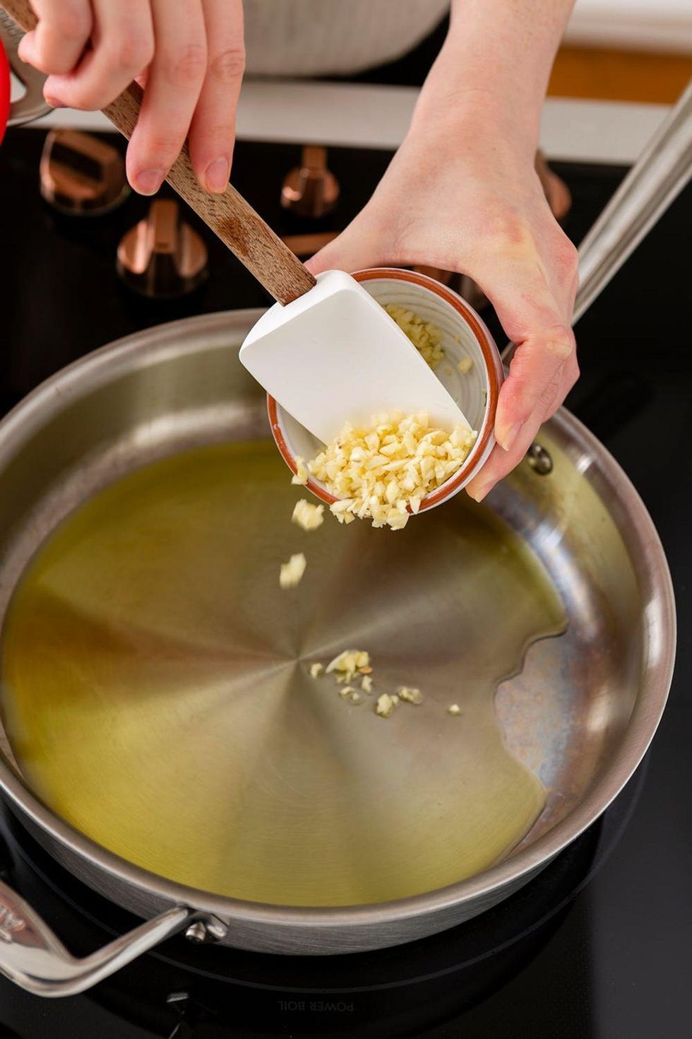 add cloves to the oil