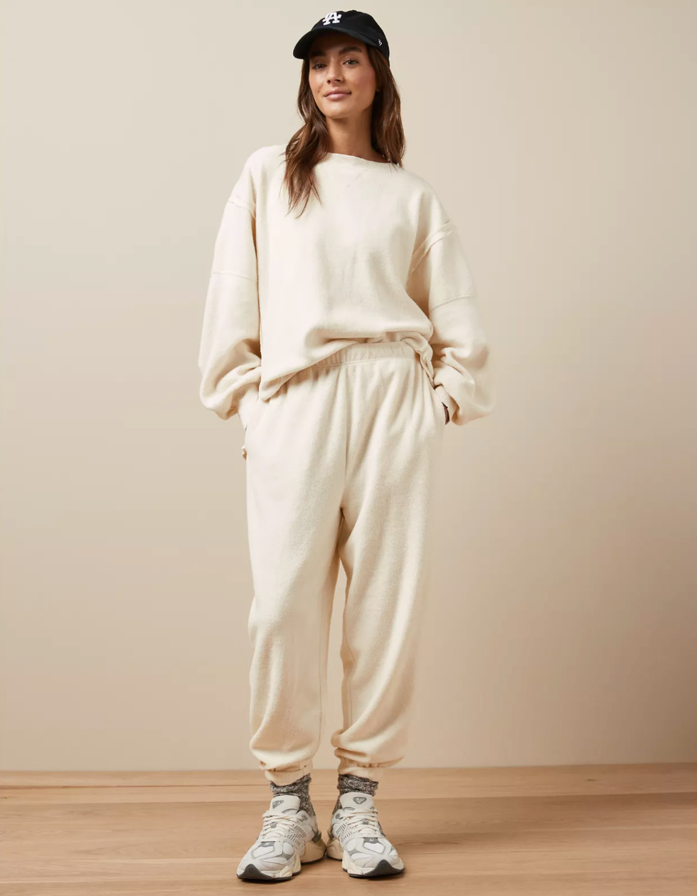 American Eagle Oversized Big Hug Reverse Fleece Sweatshirt + Baggy Jogger