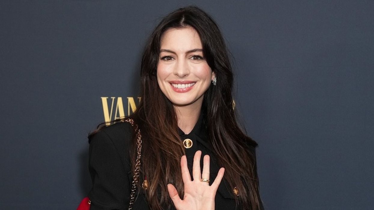 anne hathaway at the apprentice premiere