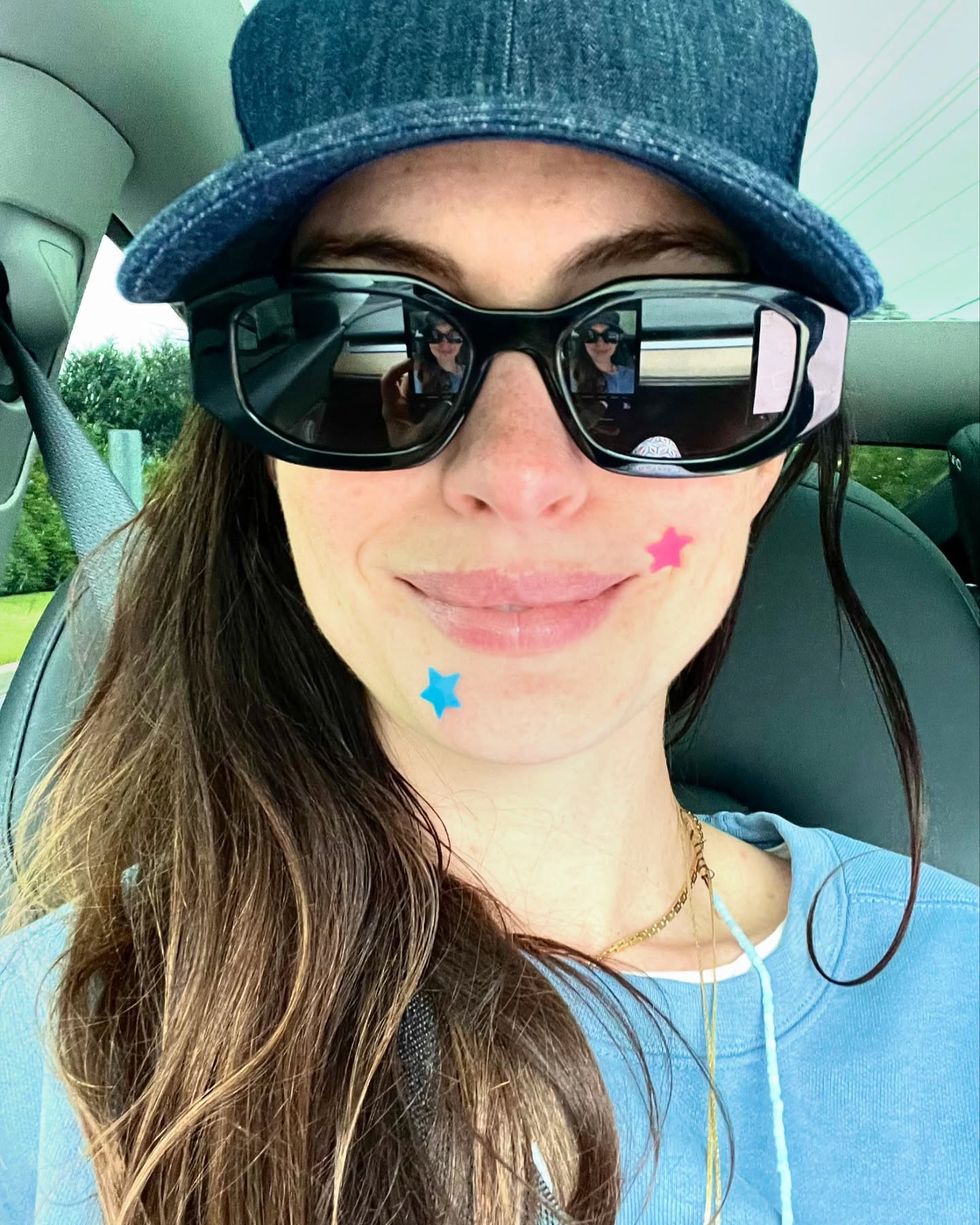 Anne Hathaway Makeup-Free Selfie