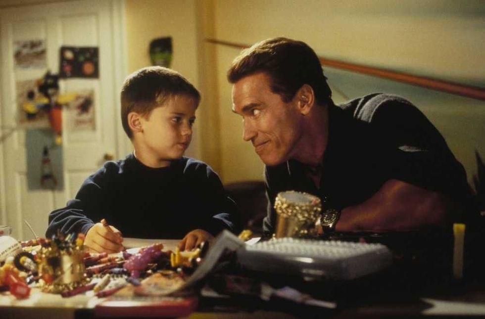 Arnold Schwarzenegger and Jake Lloyd in Jingle All The Way