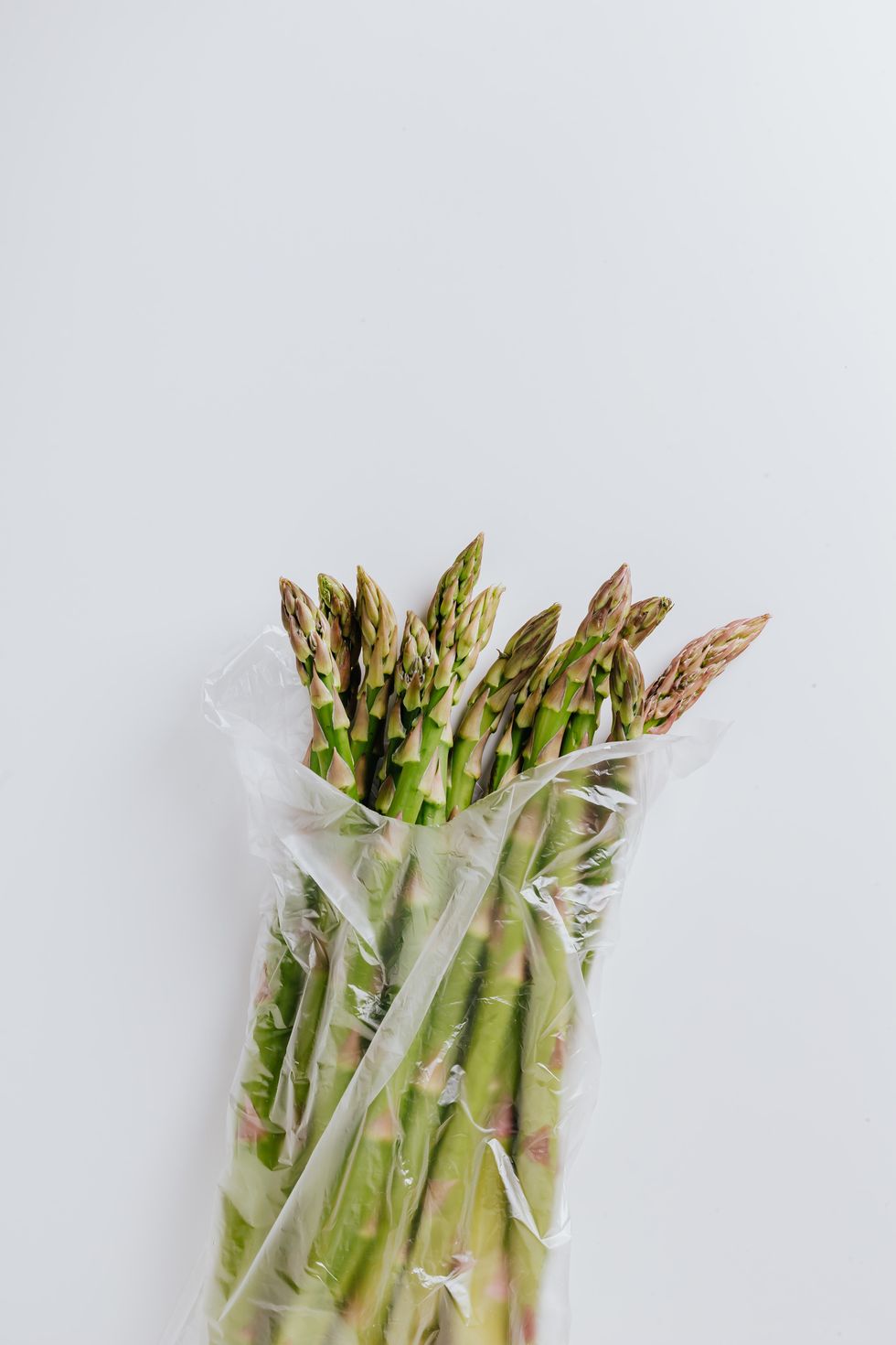 asparagus stems in plastic bag