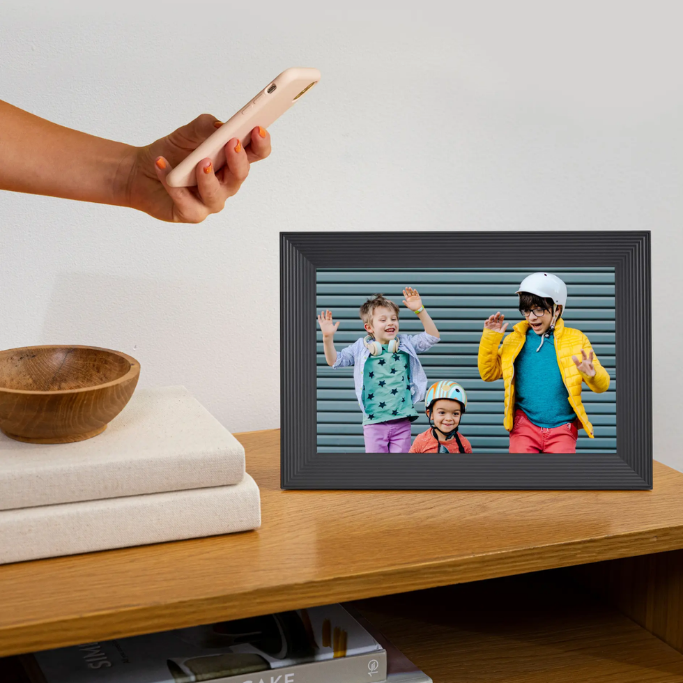 Aura Frames Carver Digital Photo Frame
