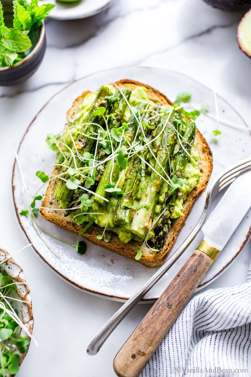 Avocado Toast with Roasted Asparagus