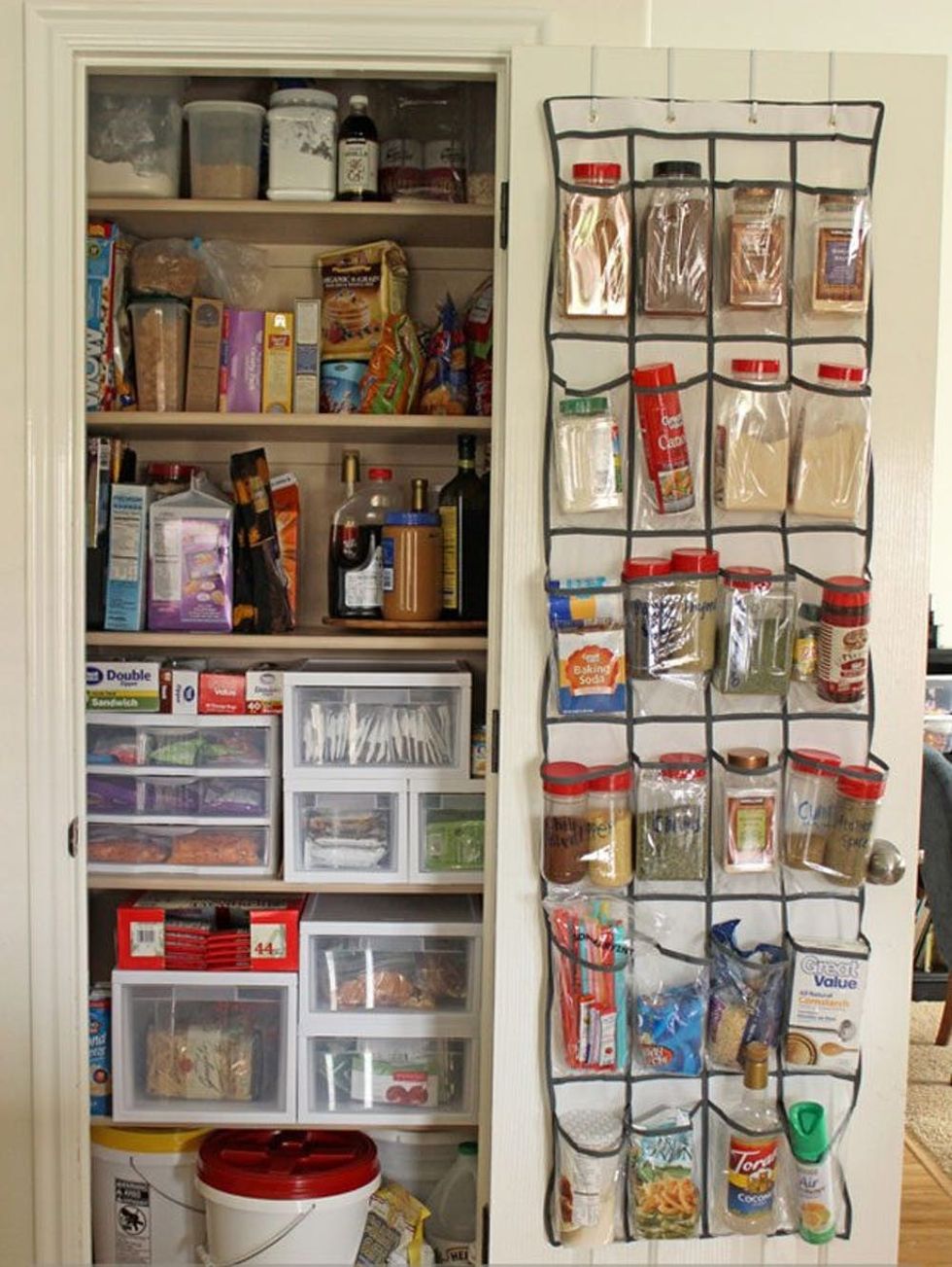 awesome-tips-for-making-a-tiny-pantry-functional