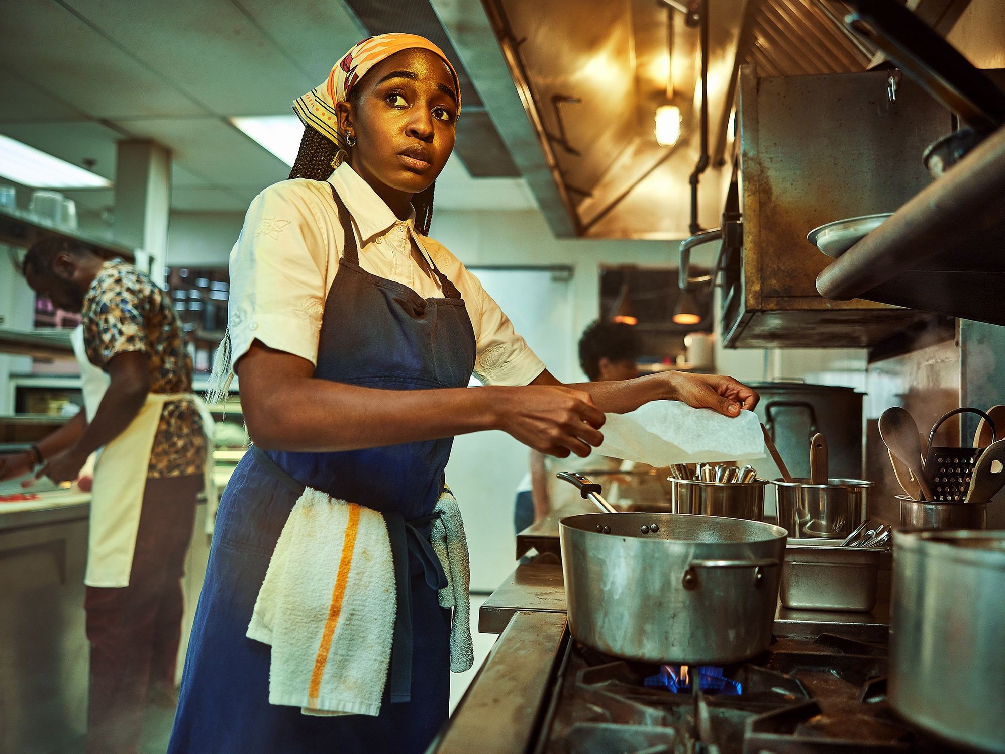 ayo edebiri as sydney from hulu's "The Bear"