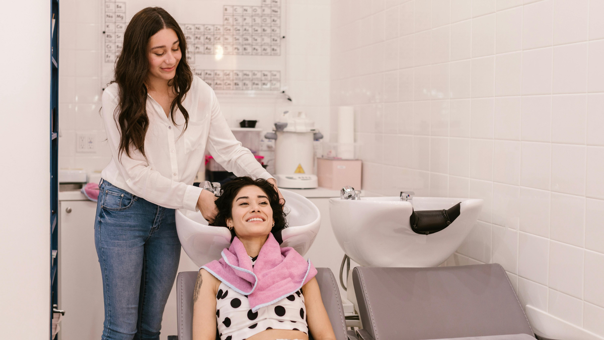 bad habits your hairdresser doesn't like