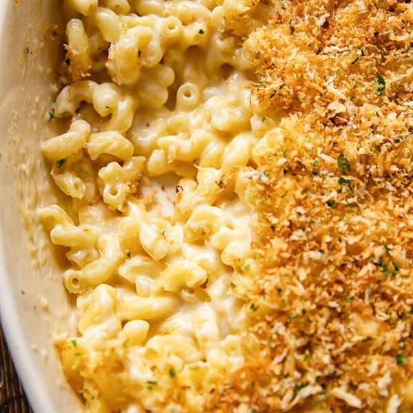 BAKED MACARONI AND CHEESE WITH BREADCRUMB TOPPING
