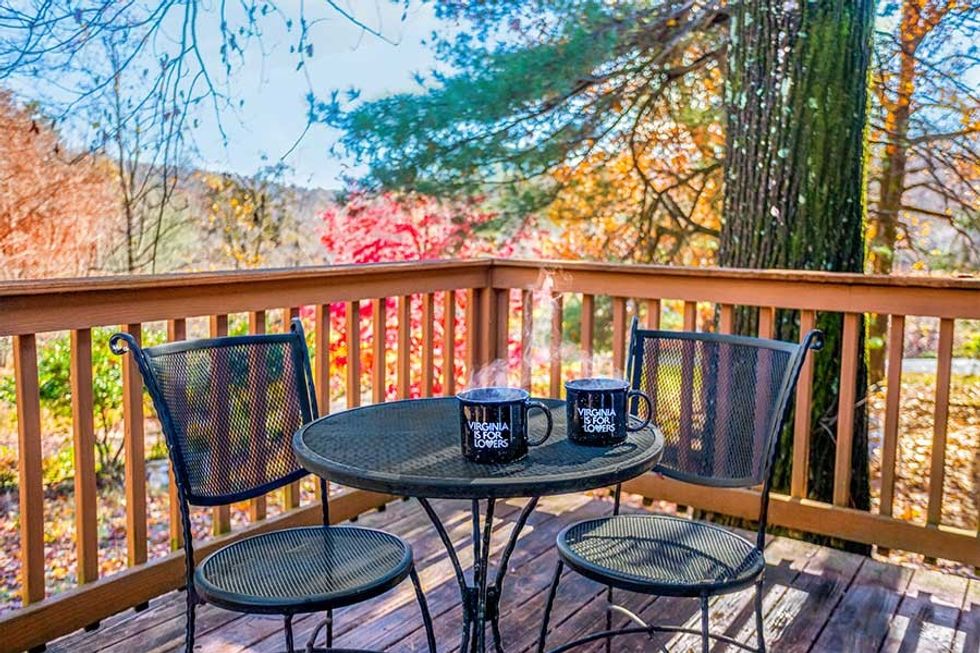 balcony of cabin at love ridge mountain lodging