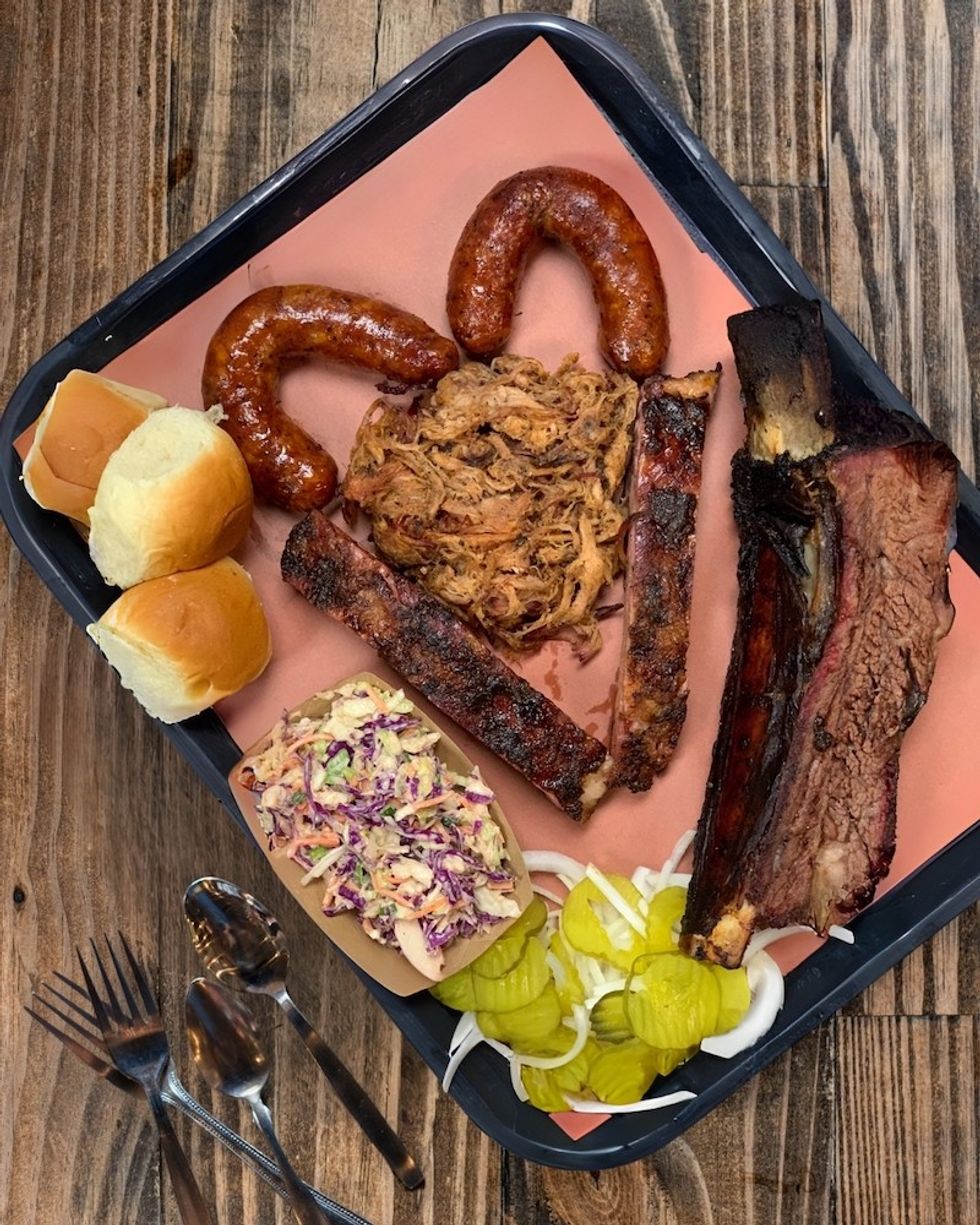 barbecue tray from pecan lodge