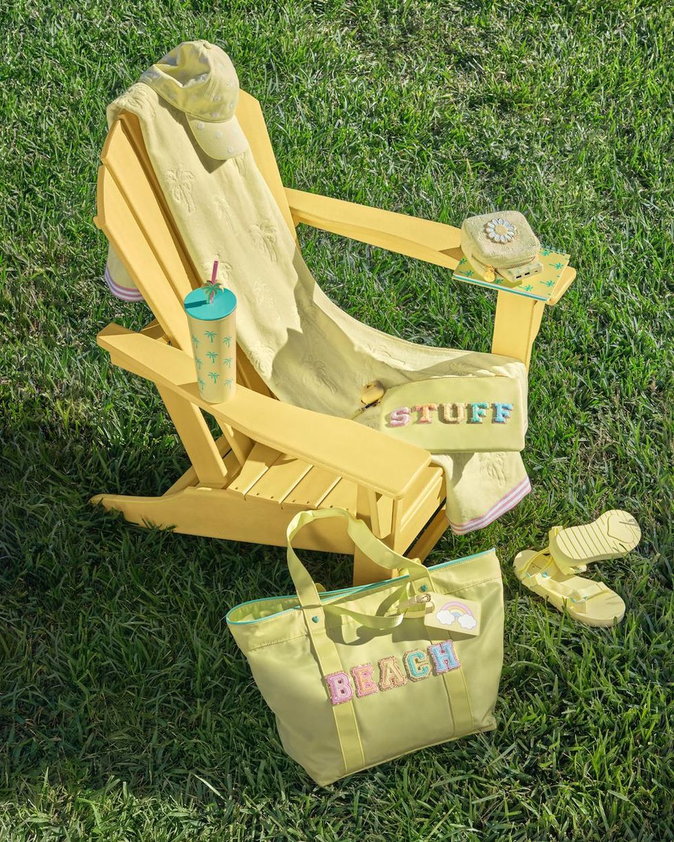 beach chair and yellow accessories