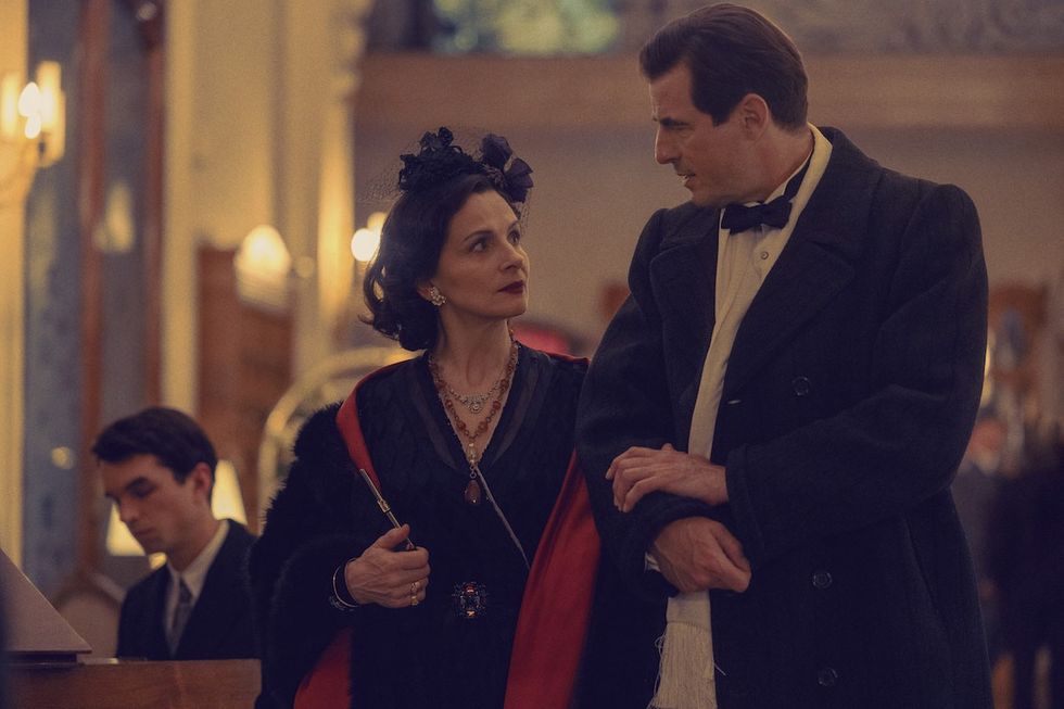 Ben Mendelsohn as Christian Dior and Juliette Binoche as Coco Chanel