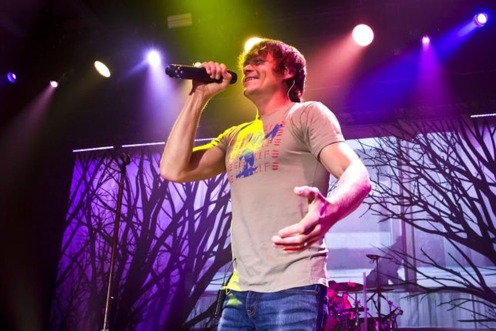 BERLIN, GERMANY - OCTOBER 19 Singer Brad Arnold of the American band 3 Doors Down performs live during a concert at the Columbiahalle on October 19, 2016 in Berlin, Germany. (Photo by Frank Hoensch/Redferns)