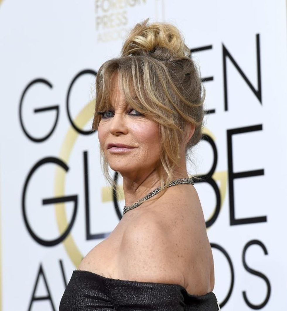 BEVERLY HILLS, CA - JANUARY 08: 74th ANNUAL GOLDEN GLOBE AWARDS -- Pictured: Actress Goldie Hawn arrives to the 74th Annual Golden Globe Awards held at the Beverly Hilton Hotel on January 8, 2017. (Photo by Kevork Djansezian/NBC/NBCU Photo Bank via Getty Images)