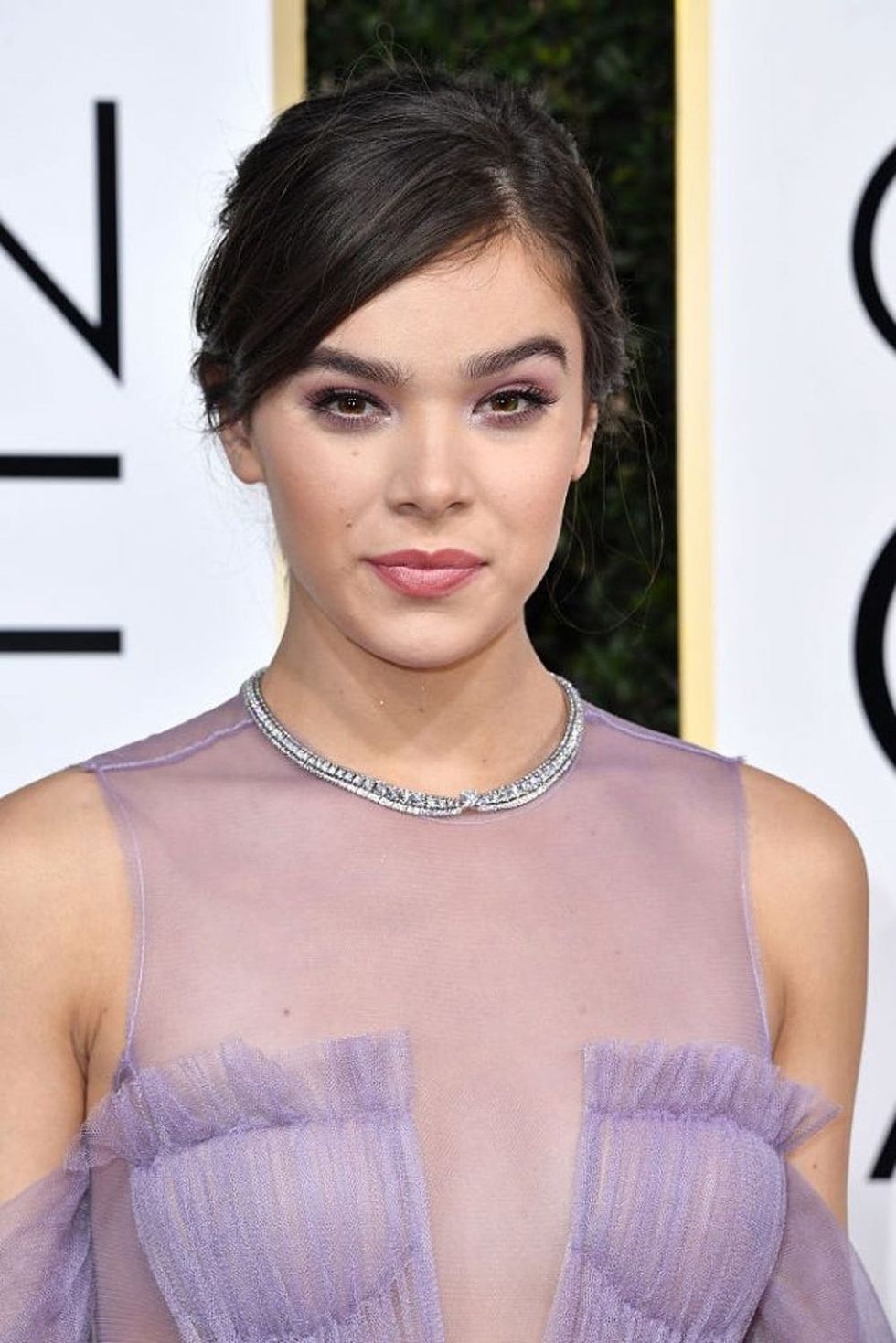 BEVERLY HILLS, CA - JANUARY 08: Actress/singer Hailee Steinfeld attends the 74th Annual Golden Globe Awards at The Beverly Hilton Hotel on January 8, 2017 in Beverly Hills, California. (Photo by Steve Granitz/WireImage)