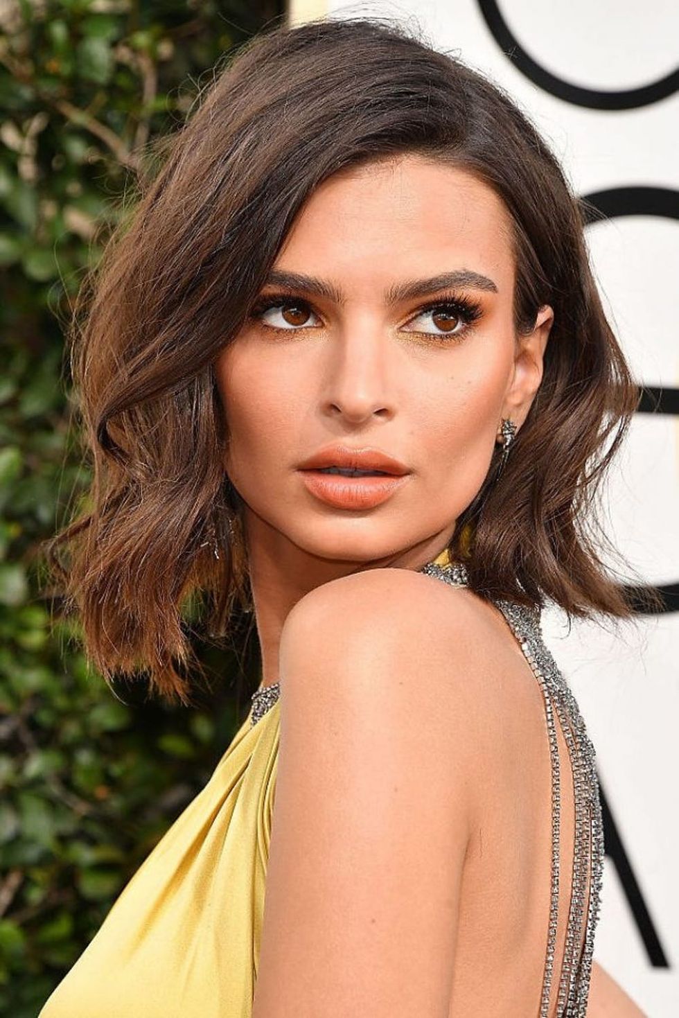 BEVERLY HILLS, CA - JANUARY 08: Emily Ratajkowski arrives at the 74th Annual Golden Globe Awards at The Beverly Hilton Hotel on January 8, 2017 in Beverly Hills, California. (Photo by Steve Granitz/WireImage)