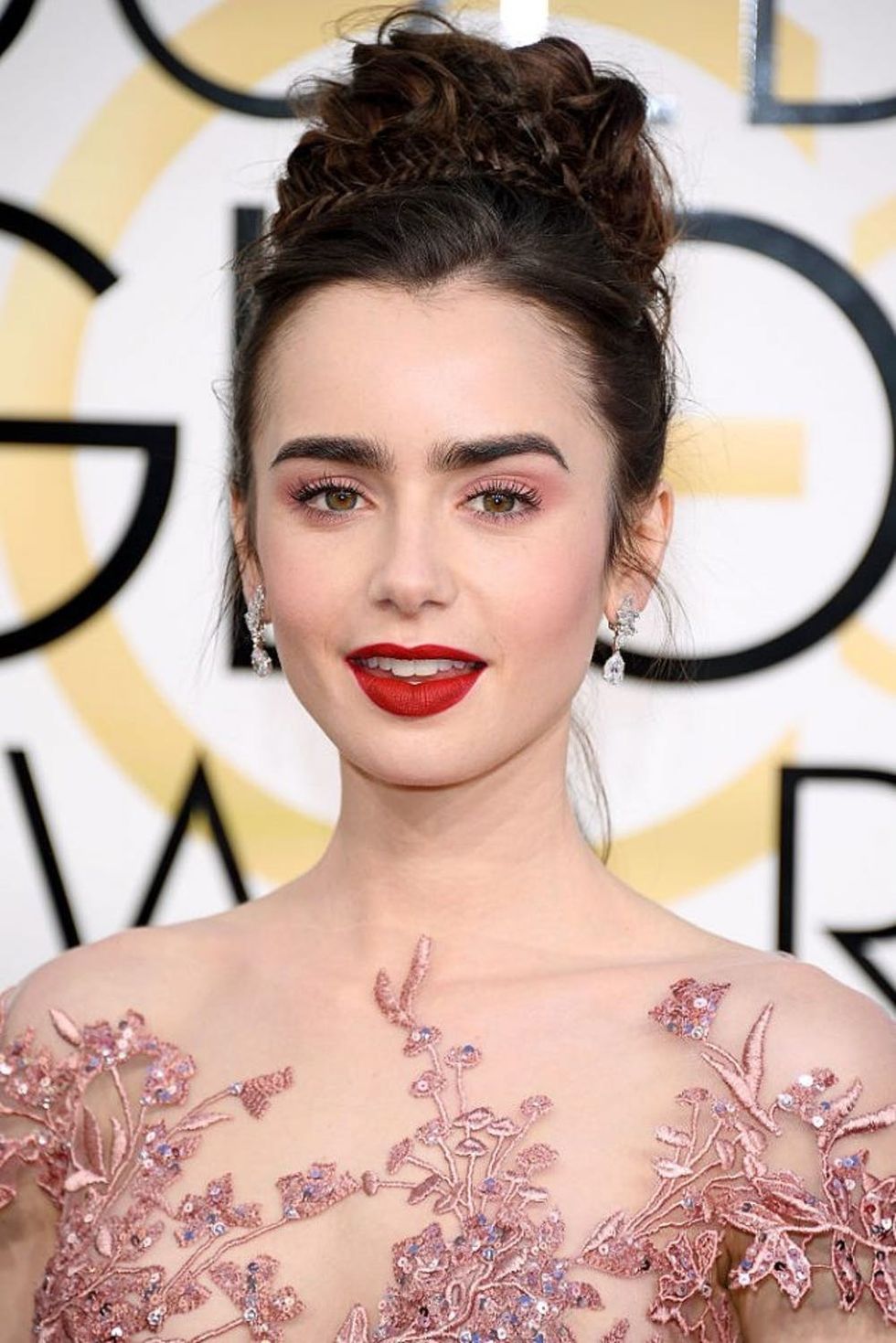 BEVERLY HILLS, CA - JANUARY 08: Lily Collins attends the 74th Annual Golden Globe Awards at The Beverly Hilton Hotel on January 8, 2017 in Beverly Hills, California. (Photo by Venturelli/WireImage)