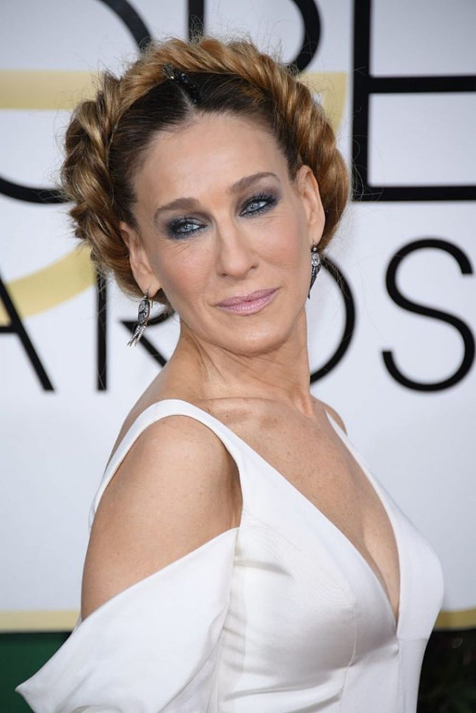BEVERLY HILLS, CA - JANUARY 08: Sarah Jessica Parker attends the 74th Annual Golden Globe Awards at The Beverly Hilton Hotel on January 8, 2017 in Beverly Hills, California. (Photo by Venturelli/WireImage)
