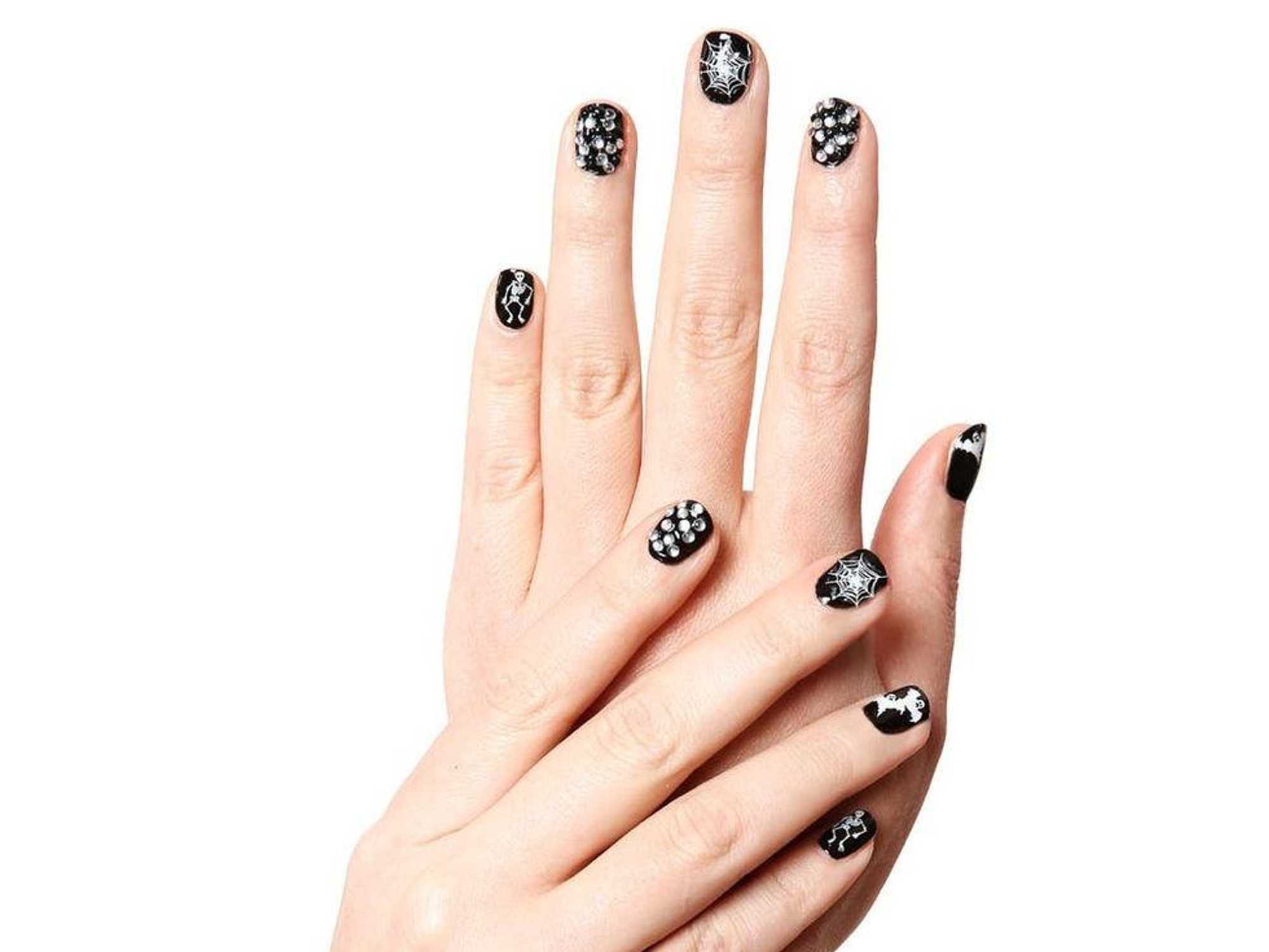 Black + White manicure