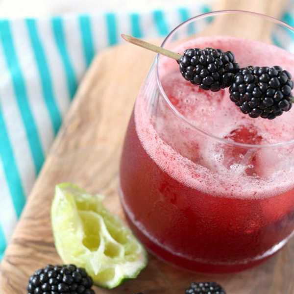 blackberry gin and tonic cocktail for fourth of july