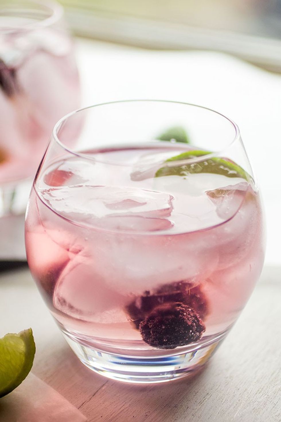 blackberry vodka tonics