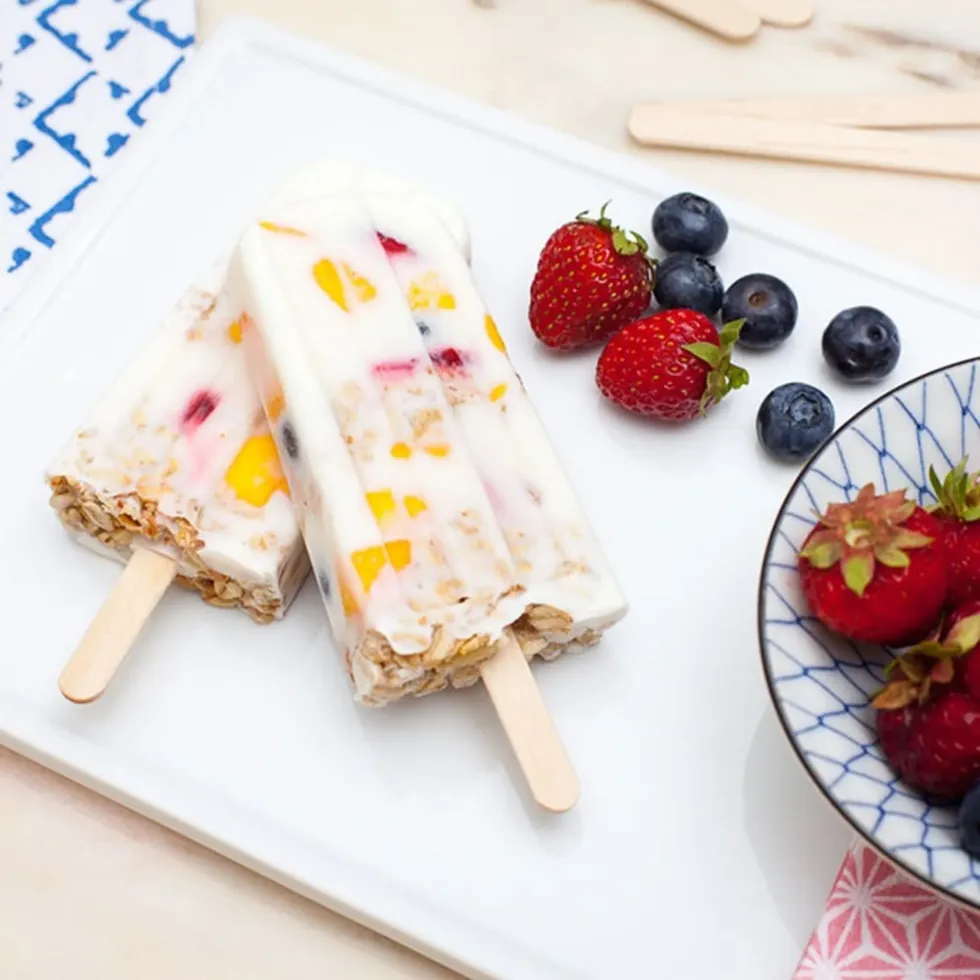 Breakfast parfait popsicles