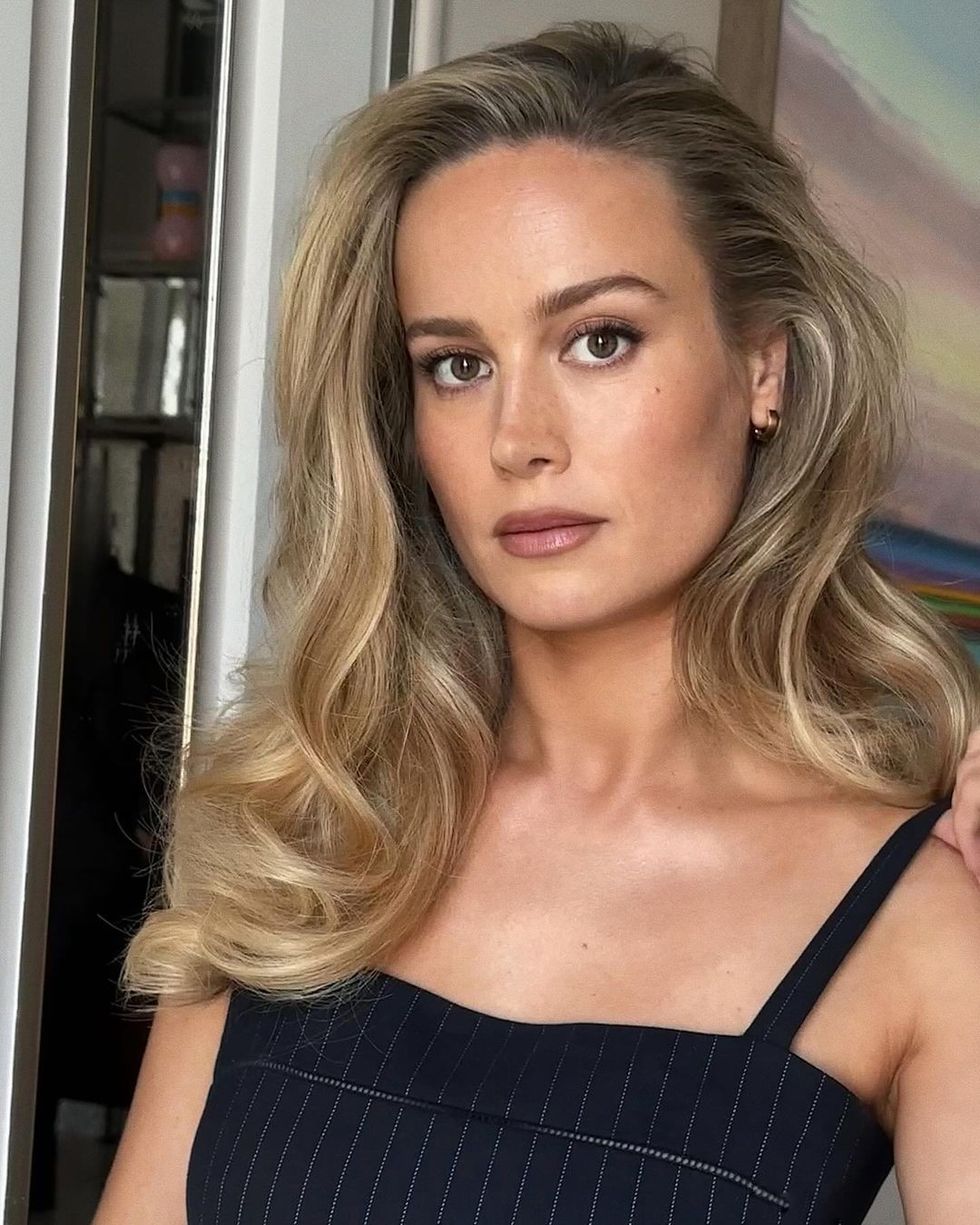 brie larson with full glamour waves