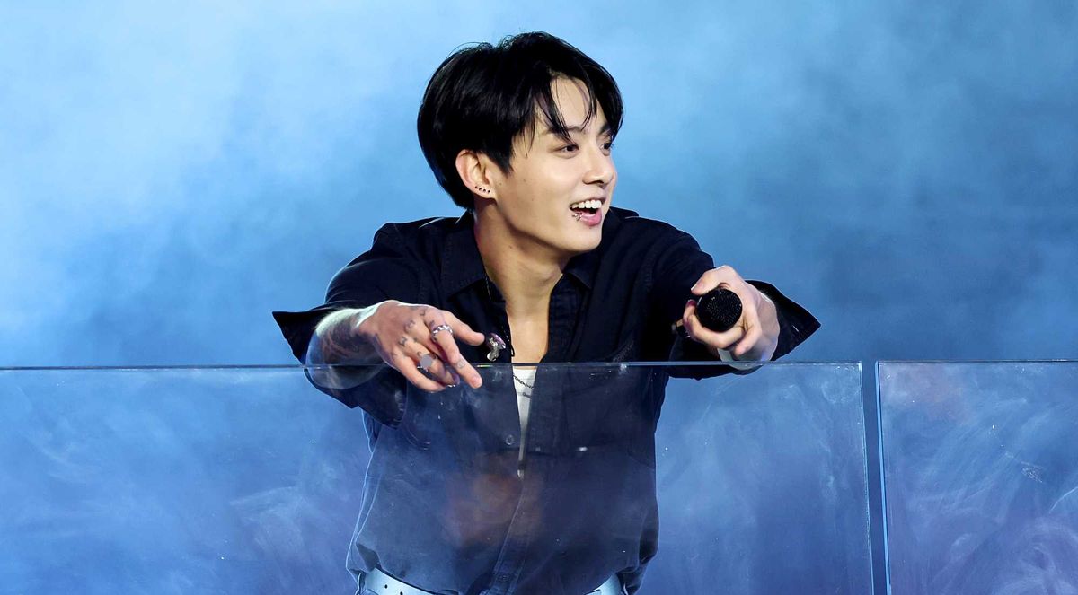 BTS's Jung Kook Goes Shirtless arirang tour