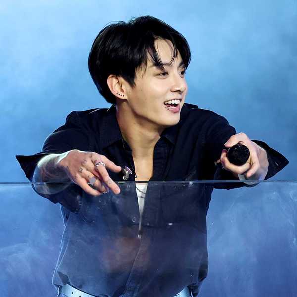BTS's Jung Kook Goes Shirtless arirang tour