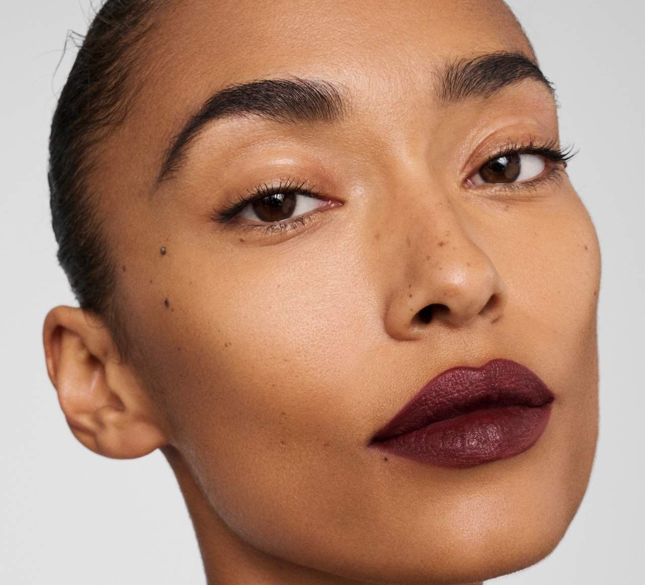 burgundy lips beauty trend